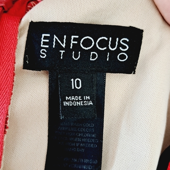 Enfocus Studio Red Lace open Back Cocktail Dress - Picture 6 of 8